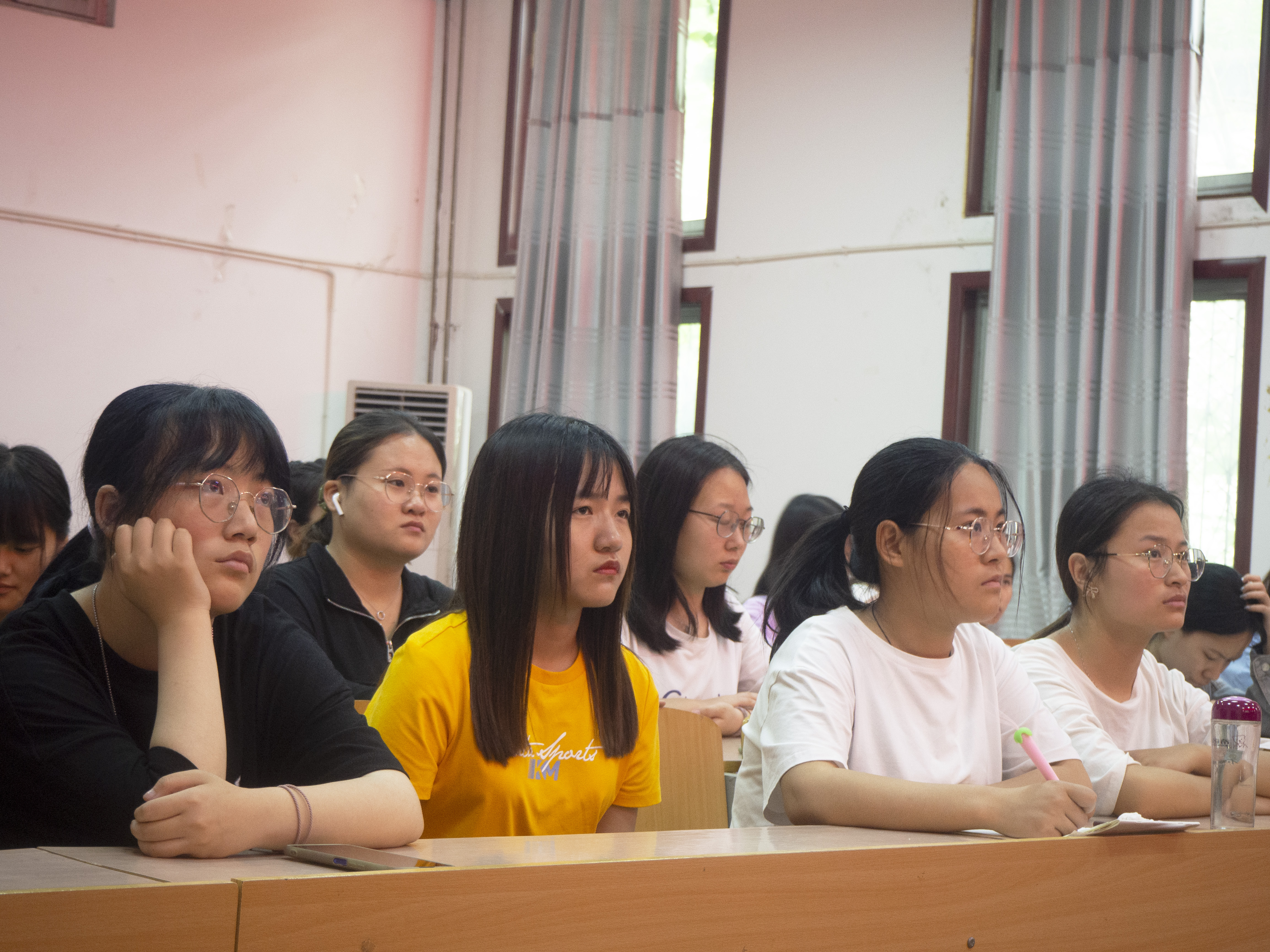 生物与食品学院顺利举办第十一周理论学习会-生物与食品学院